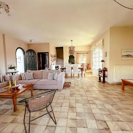 Villa Avly *