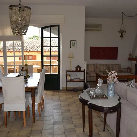 Villa Avly