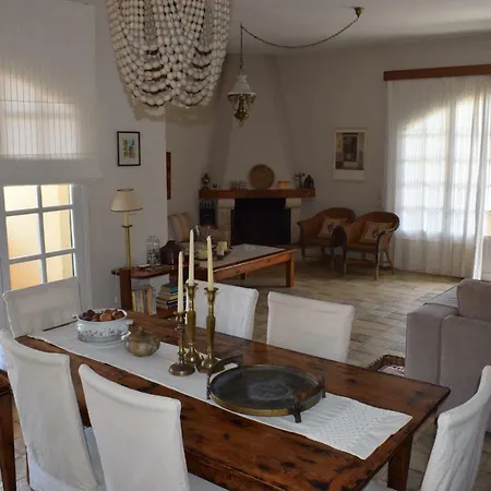 Villa Avly